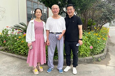 O Mr. He Shijun, le na faavaeina le JINHAILUO, na asiasi atu i le ZHOUSHAN JWELL Screw&Barrel Co.,LTD.